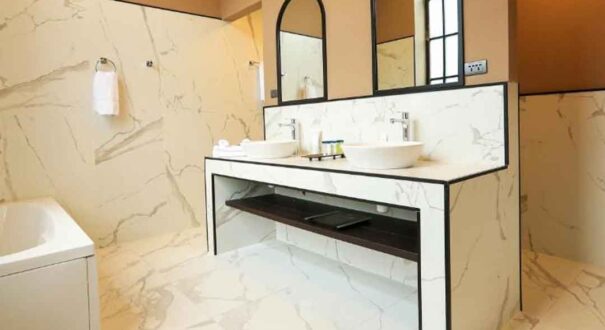 هتل (PINE ASTORIA) تفلیس