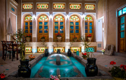اقامتگاه سنتی عمارت طاووسیه اصفهان