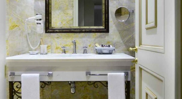 هتل آمباسادوری (Ambassadori Tbilisi Hotel) تفلیس