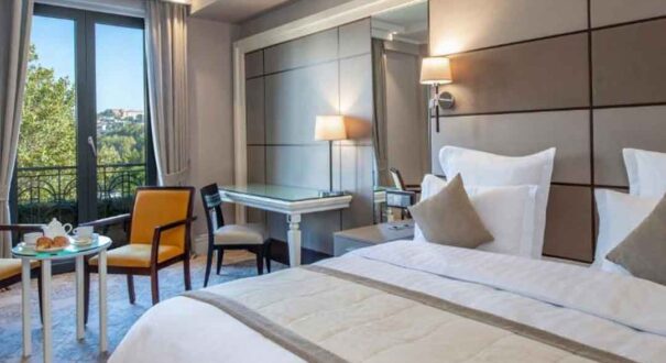 هتل آمباسادوری (Ambassadori Tbilisi Hotel) تفلیس