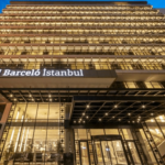 نمای بیرونی هتل بارسلو barcelo istanbul نمای بیرونی هتل بارسلو استانبول با طراحی مدرن در نزدیکی میدان تکسیم.