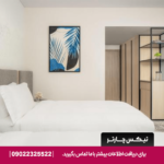اتاق Newly Designed Guest Room با طراحی جدید و امکانات مدرن، فضای ایده‌آلی برای اقامتی راحت و آرام در هتل Tower Rotana دبی است.