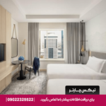 اتاق Newly Designed Guest Room با طراحی جدید و امکانات مدرن، فضای ایده‌آلی برای اقامتی راحت و آرام در هتل Tower Rotana دبی است.
