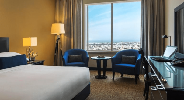 سوئیت یک‌خوابه Newly Designed در هتل Tower Rotana دبی با فضای دلباز، طراحی مدرن و امکانات کامل، اقامتی لوکس را برای مهمانان فراهم می‌کند.