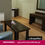 اتاق خانوادگی هتل پرایمر ایروان با دو تخت کوئین، مبل تخت‌خواب‌شو و فضای نشیمن.​