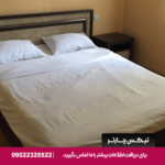 اتاق خانوادگی هتل پرایمر ایروان با دو تخت کوئین، مبل تخت‌خواب‌شو و فضای نشیمن.​