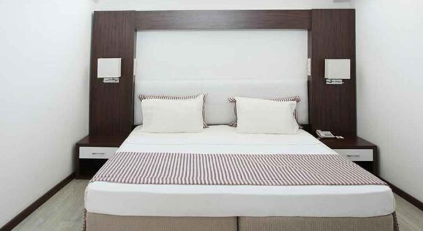 هتل آرورا (Arora Hotel) کوش آداسی