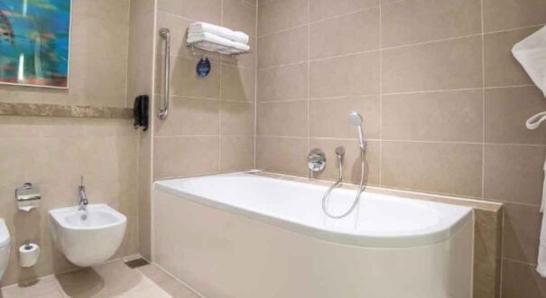 هتل کورنیش (Corniche Hotel Abu Dhabi) ابوظبی